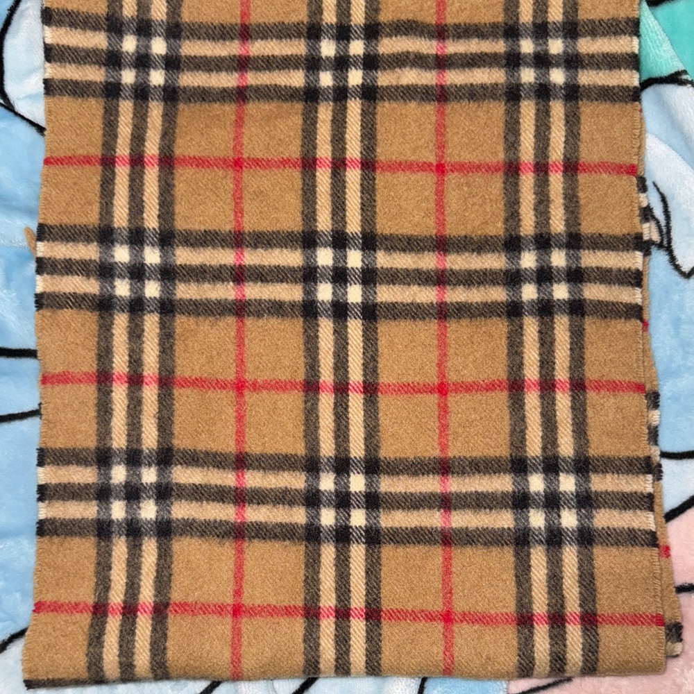 Large Burberry CASHMERE Tan and Black Checkered Scarf. In excellent condition! - Picture 5 of 9